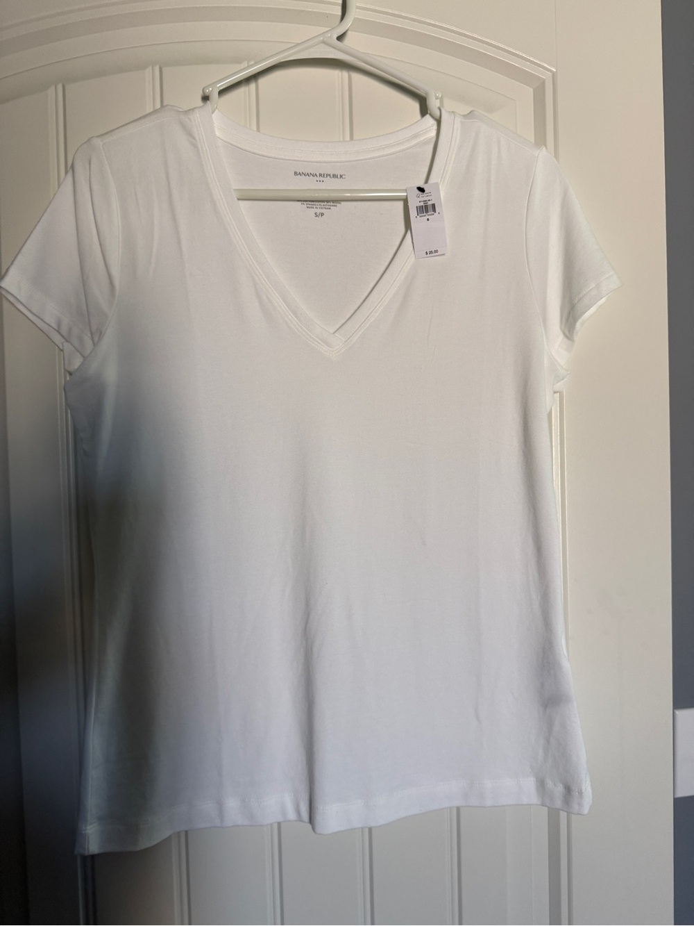 NWT Banana Republic Timeless VNeck Tee size Small